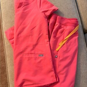 Figs- Women’s Scrub Set **Rare Neon Pink** Excellent Condition!
